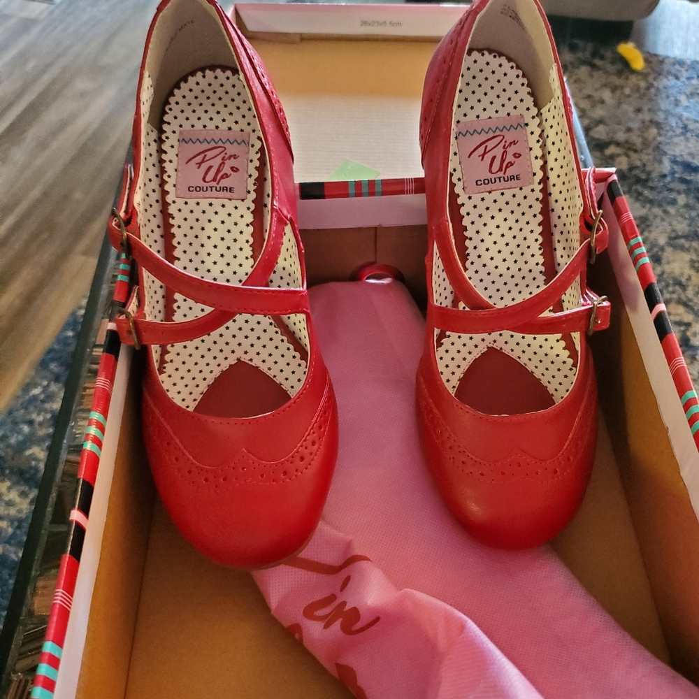 Red pin-up shoes